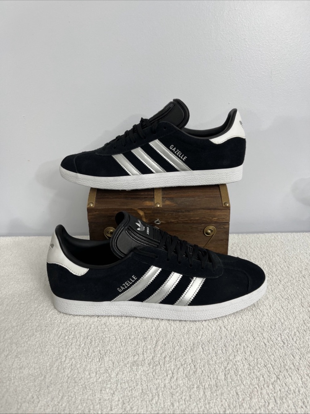 Adidas Women's Sz 11 Men’s Sz 9.5 Gazelle Originals Black/Silver Metallic ID7007